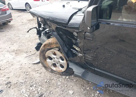 2014 Jeep Wrangler Unlimited Sahara z USA, uszkodzony, nr VIN 1C4BJWEG9EL111134